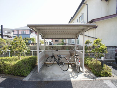 【バルコニー】 | シャン・ド・フルールⅠ | 屋根付きの駐輪場があります♪