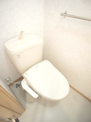 【トイレ】 | シャン・ド・フルールⅠ | 温水洗浄暖房便座機能付きです♪