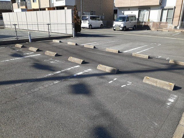 ユースパラシオンの駐車場