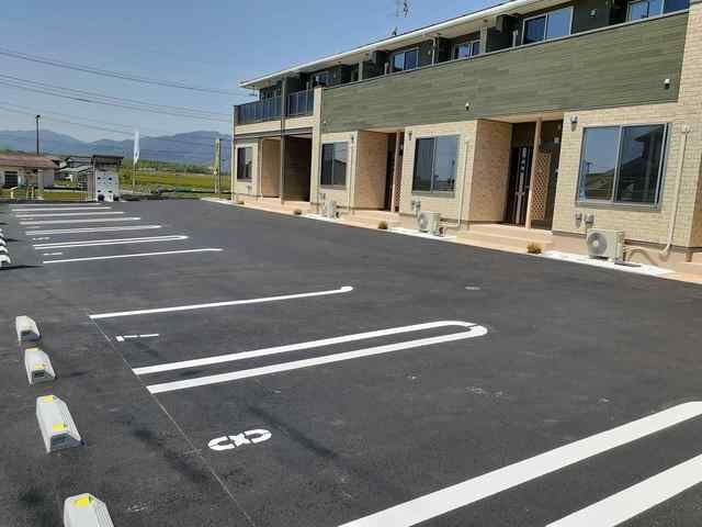 シュシュメゾンぴあのルタンの駐車場