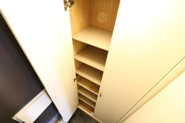レオパレス都賀川の玄関