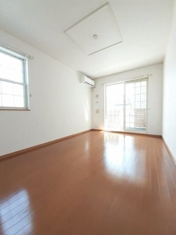 ウエストスクエアＣ棟の居間・リビング