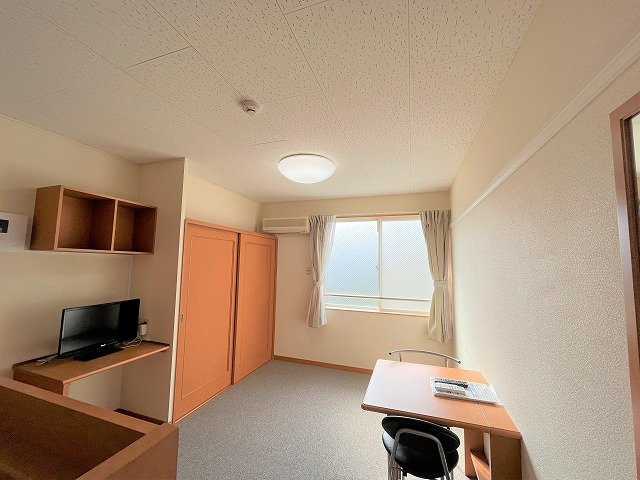 レオパレスＰａｄｄｙｆｉｅｌｄの居間・リビング