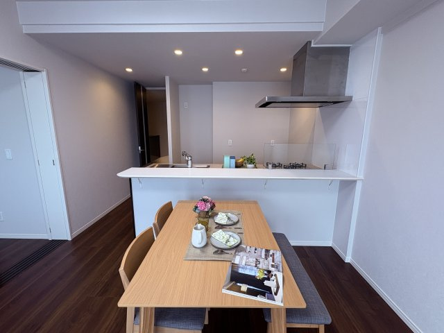 グランデ・プレミアムビスタ野嵩EASTの居間・リビング