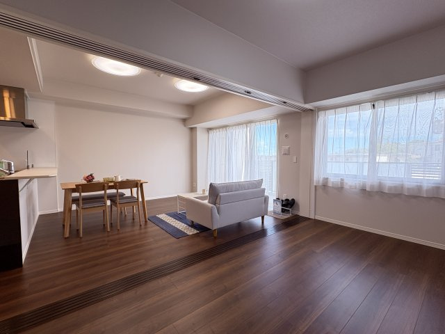 グランデ・プレミアムビスタ野嵩EASTの洋室