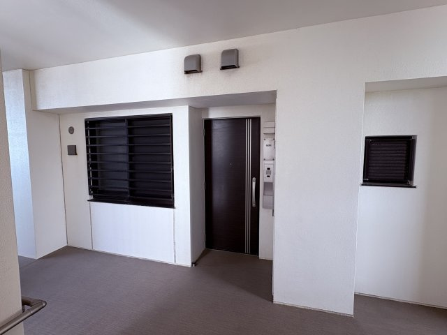 グランデ・プレミアムビスタ野嵩EASTの玄関