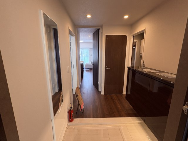 グランデ・プレミアムビスタ野嵩EASTの玄関