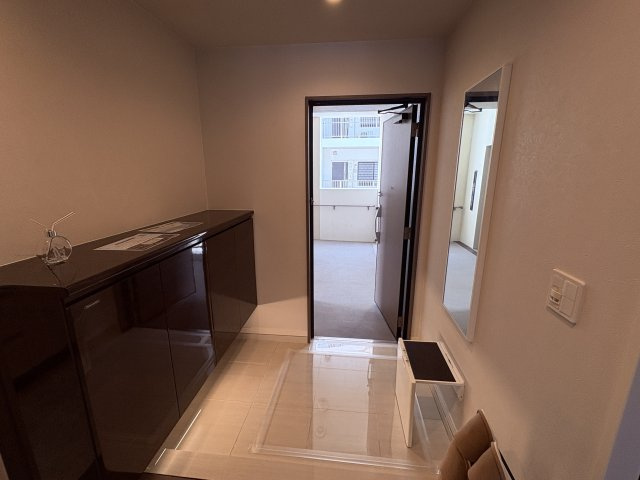 グランデ・プレミアムビスタ野嵩EASTの玄関