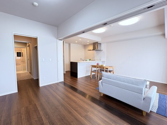 グランデ・プレミアムビスタ野嵩EASTの居間・リビング