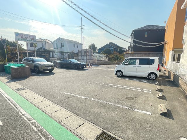 ルピナスAの駐車場