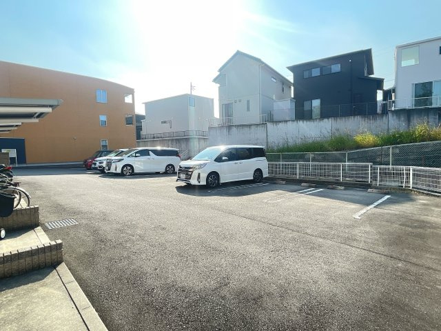 ルピナスAの駐車場
