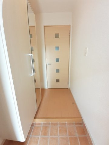 リバーサイド真倉　Ｂの玄関|明るい玄関です