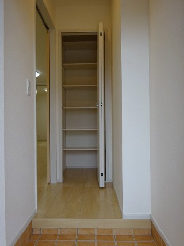 フィオーレヒルⅣの玄関|シンプルで使いやすい玄関です