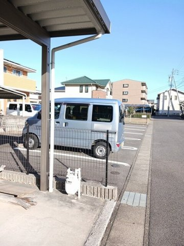 ソレイユの駐車場