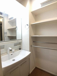 【洗面所】 | ヴェルドゥーラ　Ｃ | スペースが確保できる洗面所です