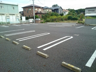 【駐車場】 | グランドヒル・レジデンス | 車をお持ちの方に嬉しい駐車場付きの物件です