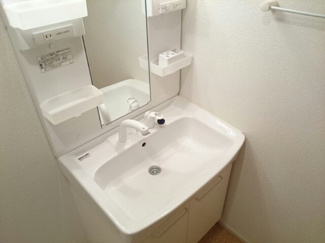 【洗面所】 | グランドヒル・レジデンス | ゆったりとスペースのある洗面所