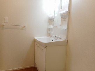 【洗面所】 | アビタシオン・ＡＹＡⅠ | 忙しい朝には欠かせない洗面所です