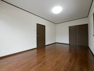 【洋室】 | 甲府市下向山町 平成5年築 内外装一新 南東角地 車2台 | 2階7.5帖洋室