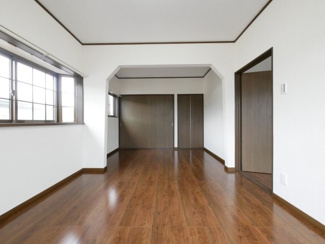 【洋室】 | 甲府市下向山町 平成5年築 内外装一新 南東角地 車2台 | 2階7.5帖寝室