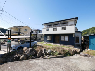 【外観】 | 甲府市下向山町 平成5年築 内外装一新 南東角地 車2台 | カーポート付