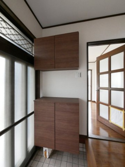 【玄関】 | 甲府市下向山町 平成5年築 内外装一新 南東角地 車2台 | 下駄箱新品交換済み