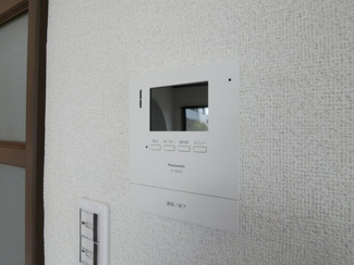 【防犯設備】 | 甲府市下向山町 平成5年築 内外装一新 南東角地 車2台 | モニター付きインターフォン新設