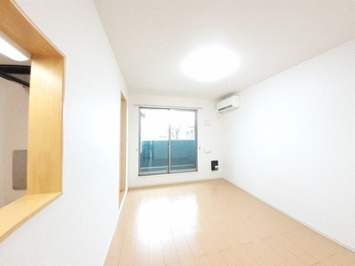 【居間・リビング】 | ブレイブコートⅡ | ゆったり過ごせる居間です