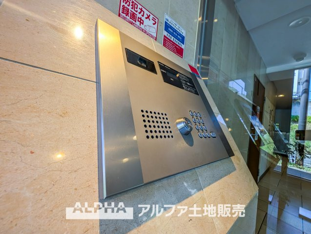 レーベンハイム多摩聖ヶ丘のセキュリティ|【Auto lock】
◆オートロック◆不要なセールスや不審者をシャットアウトし静かで快適なシステムは私達に恙ないライフスタイルを与えてくれます。