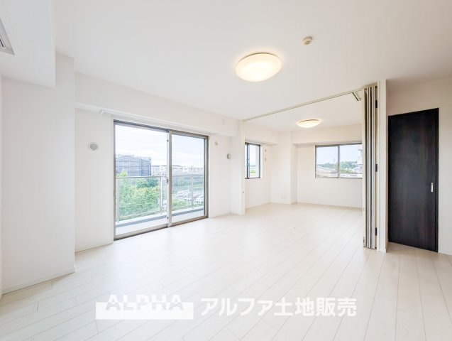 レーベンハイム多摩聖ヶ丘の居間・リビング