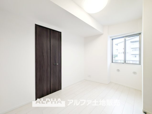 レーベンハイム多摩聖ヶ丘の洋室