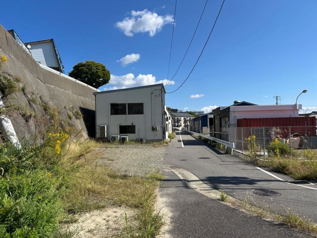 【駐車場】 | 松浜東町二丁目　貸作業所（元食品加工工場） | 駐車スペースもあります