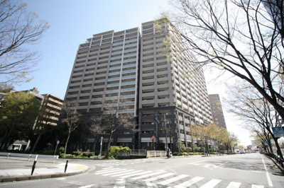 【外観】 | プラウド大津におの浜 | 街に溶け合う美しい景観を生みだしているにも関わらず、採光や風通しを考えて設計された間取り。