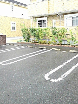 【駐車場】 | プリムローズ・Ａ
