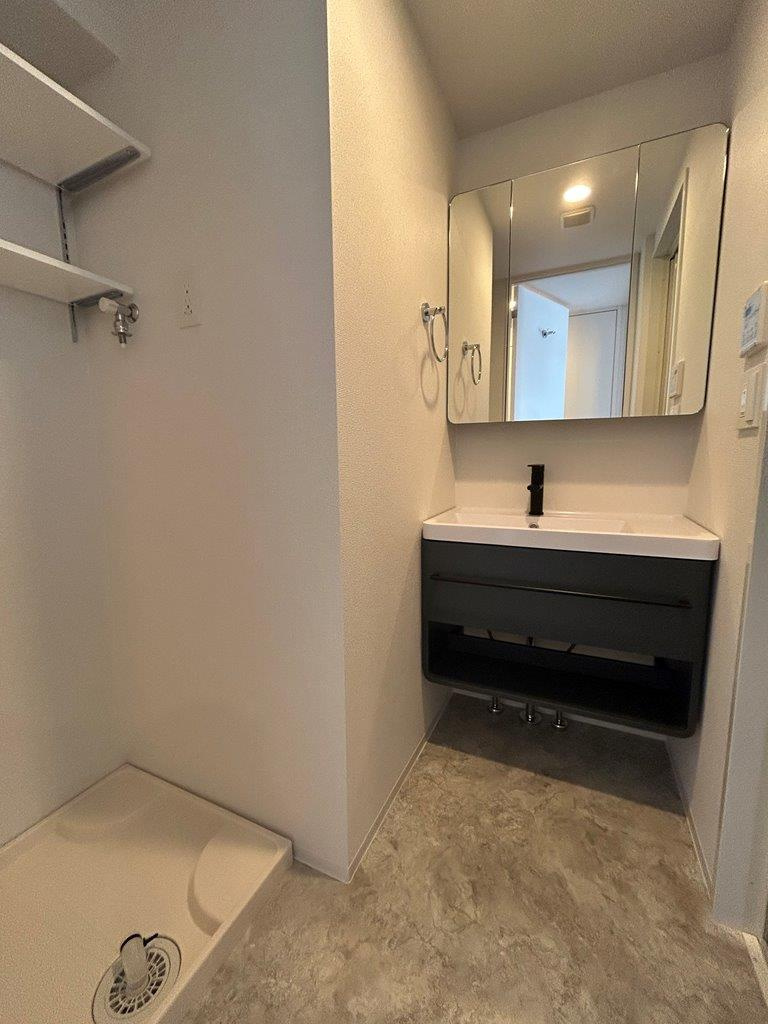 セレニテ夕陽丘エクラの独立洗面台