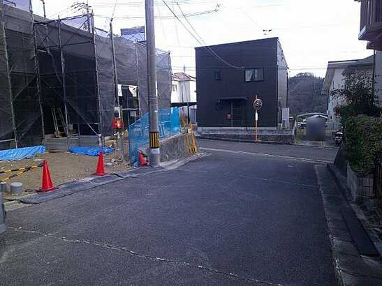 【前面道路含む現地写真】