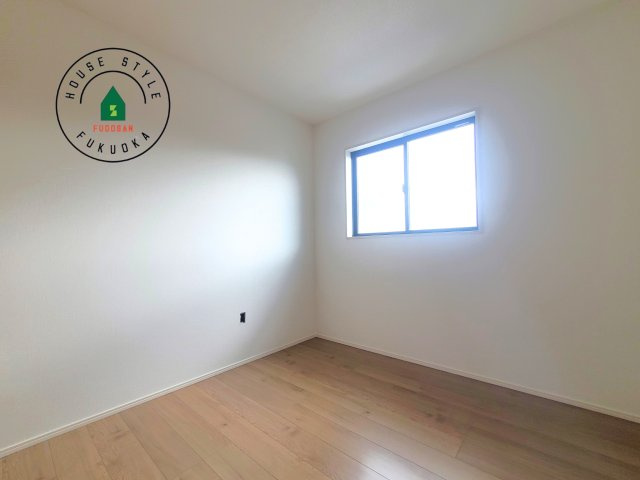 糟屋郡須恵町上須恵第25-2棟（3号棟）の内観：施工例|柔らかい陽光が差し込む明るいお部屋を演出する設計。彩光の取れる窓が気持ちの良いお部屋を創り上げます。