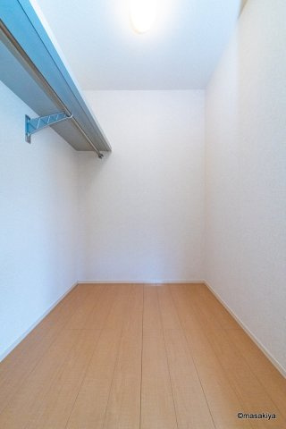 アネーロ　マリの収納|ウォークインクローゼット