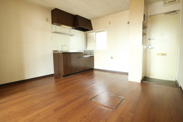 大蔵谷ハイツの居間・リビング