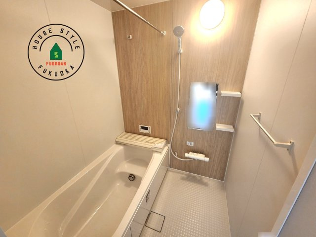 糟屋郡須恵町上須恵第25-2棟（4号棟）の内観：施工例|1日の疲れを癒してくれる広々バスルーム。雨の日のお洗濯にも大活躍な浴室乾燥機付です！