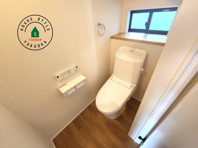 糟屋郡須恵町上須恵第25-2棟（4号棟）の内観：施工例|温水洗浄便座を完備しております。2ヶ所にトイレがあるのは朝の慌ただしい時間も安心です。