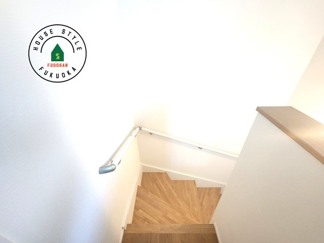 糟屋郡須恵町上須恵第25-2棟（4号棟）の内観：施工例|階段からも明るい光が入ります。採光や通風も階段の重要な役割です。