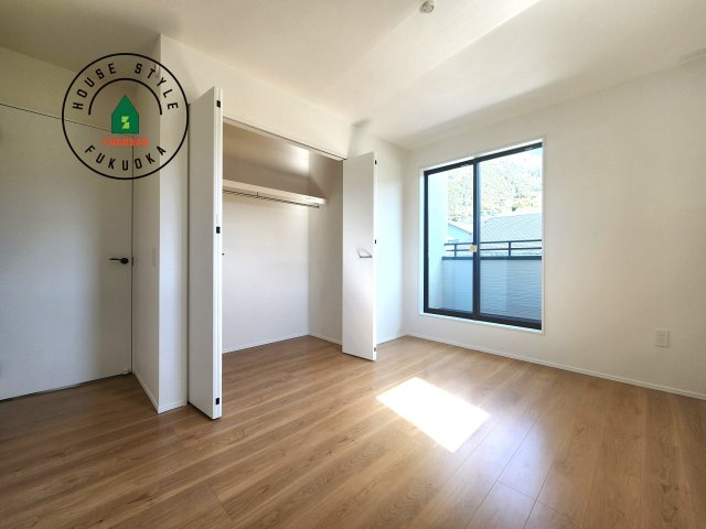 糟屋郡須恵町上須恵第25-2棟（4号棟）の内観：施工例|柔らかい陽光が差し込む明るいお部屋を演出する設計。彩光の取れる窓が気持ちの良いお部屋を創り上げます。