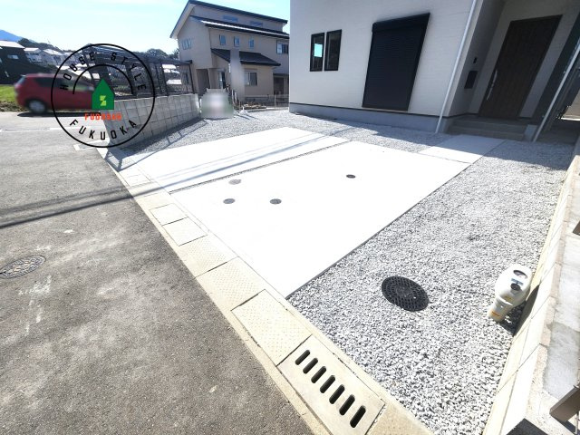 糟屋郡須恵町上須恵第25-2棟（4号棟）の駐車場|広々した駐車場になります。3台並列駐車となります。