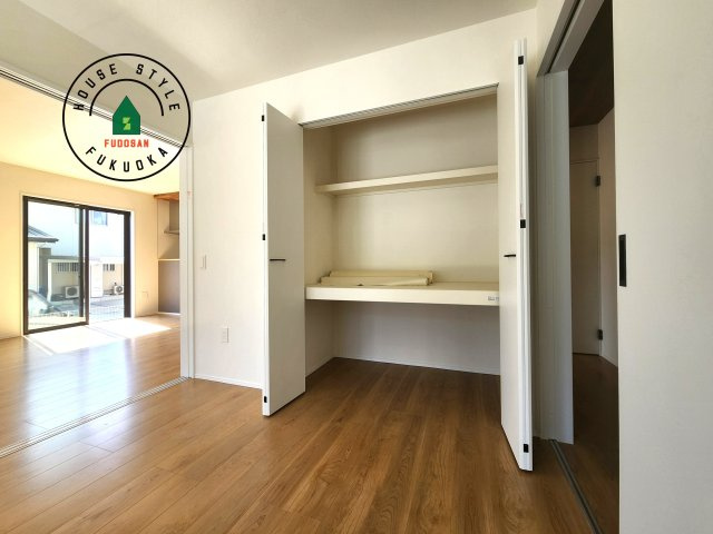 糟屋郡須恵町上須恵第25-2棟（4号棟）の内観：施工例|大きなスペースがあり、収納には困りません。
