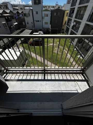 田中町住宅2号棟のバルコニー