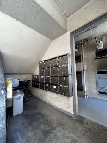 田中町住宅2号棟のエントランス