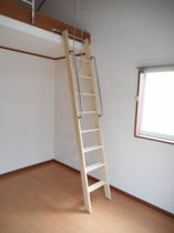 明るい色調の室内です