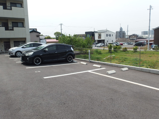 win foster(ウィンフォスタ)の駐車場