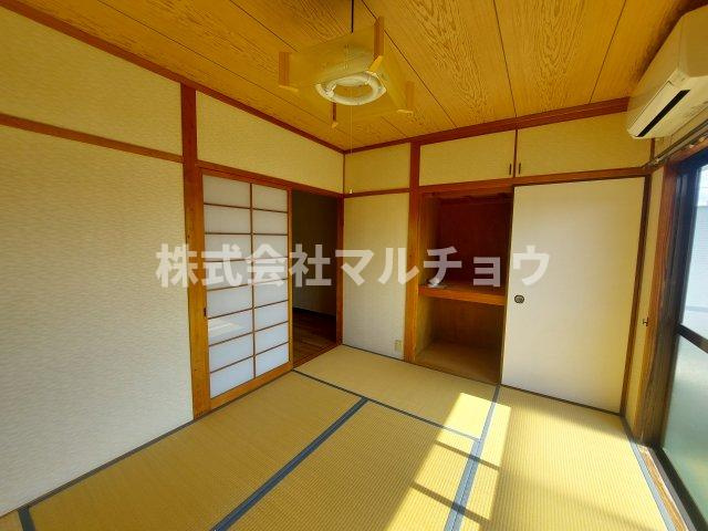 ロイヤルマンション301号の和室